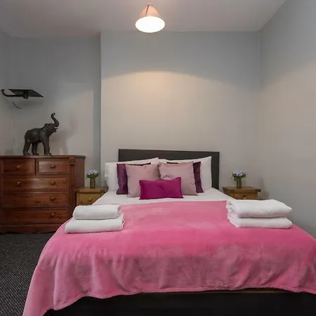City Center House Great Location 4 Bathrooms Hébergement de vacances *