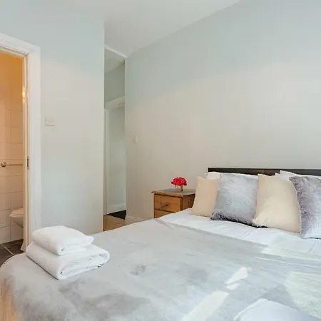 City Center House Great Location 4 Bathrooms