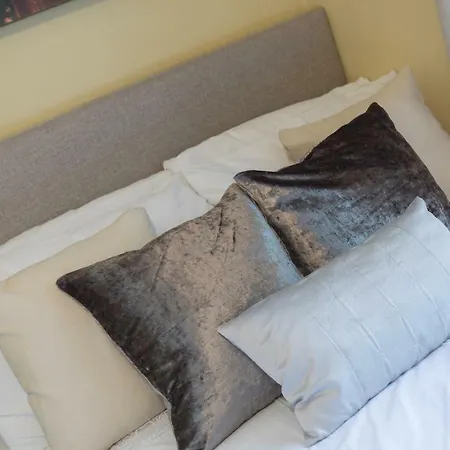 City Center House Great Location 4 Bathrooms Holiday home *
