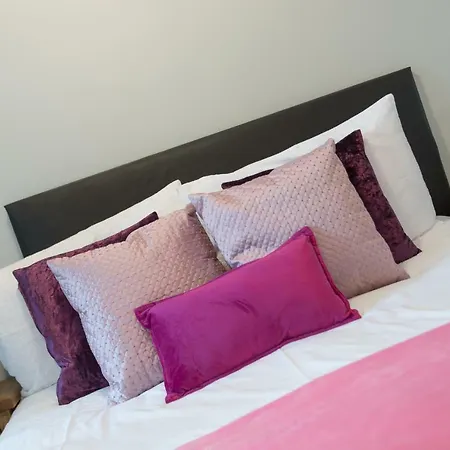 City Center House Great Location 4 Bathrooms *